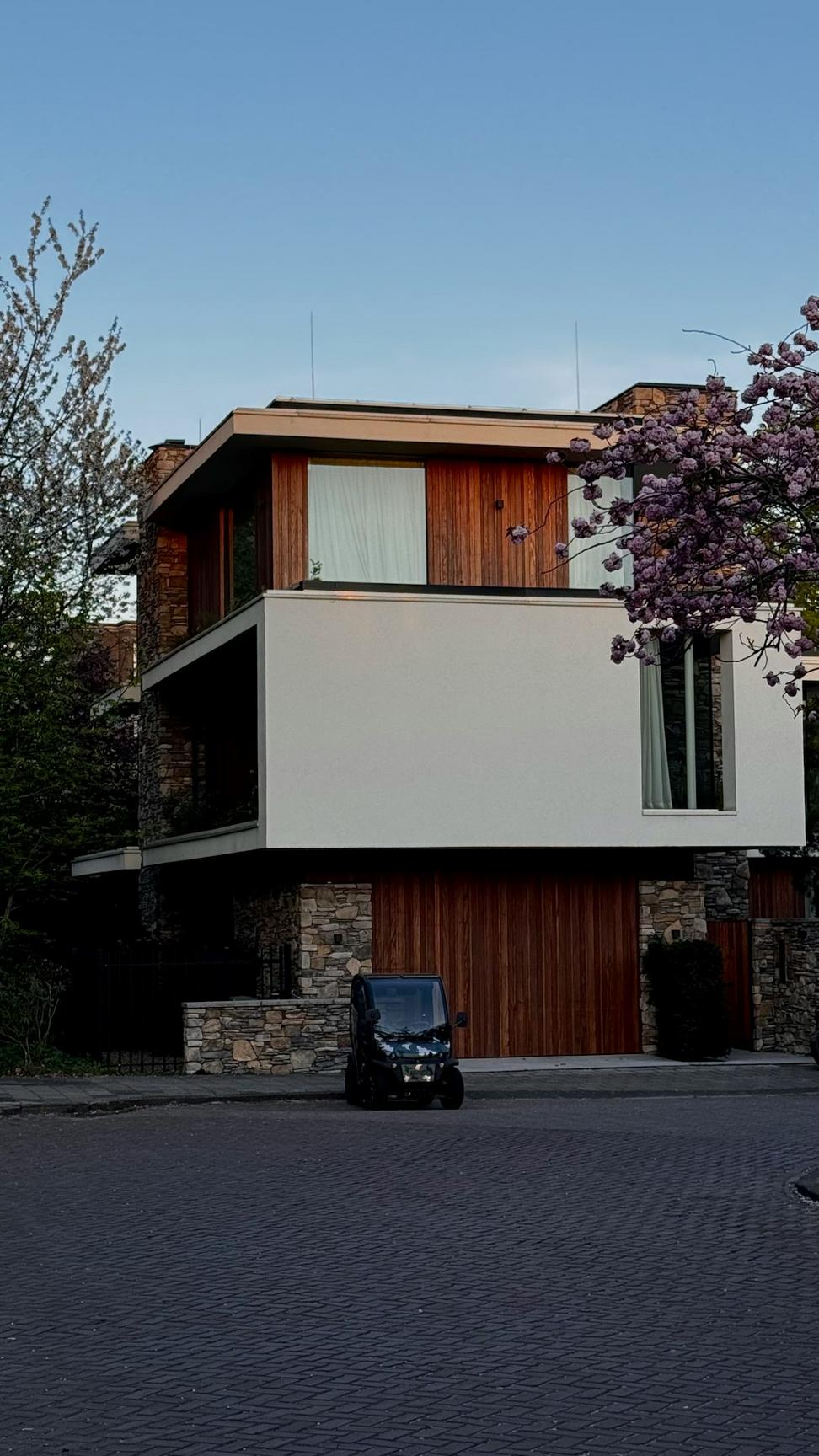 Lakefront Contemporary Home